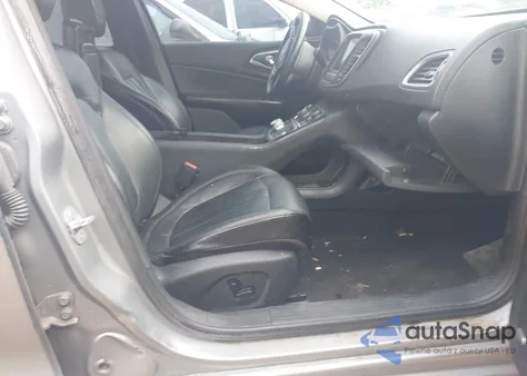 2015 Chrysler 200 C z USA, uszkodzony, nr VIN 1C3CCCCB3FN537920